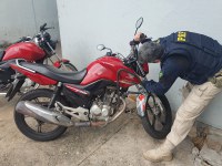 PRF apreende motocicleta adulterada que tinha sido furtada em Teresina-PI