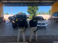 Combate ao Tráfico: PRF no Piauí apreende 5 tabletes de Cloridrato de cocaína e recupera veículo furtado