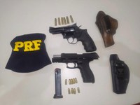 PRF apreende armas de fogo municiadas e prende homem na BR 230, em Floriano (PI)