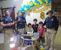 Aniversário inesquecível: Policiais rodoviários federais surpreendem criança em Parnaíba (PI)