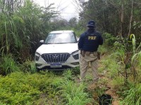 PRF recupera veículo que fora roubado em São Pedro do Piauí (PI) e abandonado em Teresina