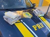 PRF apreende quase 11 kg de cocaína em malas dentro de ônibus na BR-316, em Picos (PI)