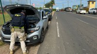 PRF recupera carro roubado em Teresina e prende mulher por uso de documento falso