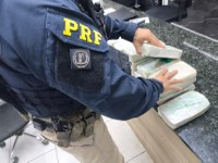 PRF no Piauí apreende grande quantidade de cocaína e prende homem suspeito de Tráfico de Entorpecente na BR 343