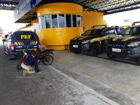 Em Piripiri/PI: PRF recupera na BR 343 motocicleta que havia sido tomada de assalto e prende mulher pelo crime de Receptação