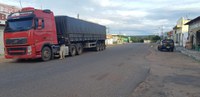 Operação Vita Protegat: Em Eliseu Martins/PI, PRF realiza fiscalização em veículos de carga e apreende carregamento de madeira ilegal na BR 135