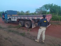 PRF recupera, em Dom Expedito Lopes, caminhão furtado menos de 24h antes na Bahia