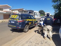 Em Picos/PI: Jovem acusado de Receptação e Uso de Documento Falso é preso pela PRF com motocicleta clonada