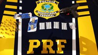 Em Floriano/PI: Após tentar fugir de cerco policial, caminhoneiro é preso pela PRF na BR 343 com arma, munições e anfetaminas