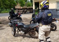 Em Teresina/PI : Dupla é presa pela PRF após ser flagrada na BR 316 com motocicleta roubada