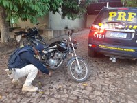 Em Piracuruca, PRF recupera motocicleta roubada há 6 anos e prende homem acusado de Receptação
