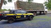 PRF realiza fiscalização em veículos de carga e apreende carregamento de madeira ilegal na BR 343 em Piripiri
