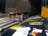 PRF autua caminhoneiro por estar portando anfetaminas(droga) para consumo na BR 316 em Valença do Piauí