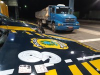PRF autua dois homens por estarem portando anfetaminas para consumo na BR 316 em Valença do Piauí