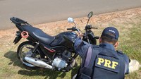 PRF prendeu uma mulher por receptação por conduzir moto adulterada na BR 343