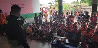 PRF  realiza ação educativa com crianças e adolescentes em Cristalândia