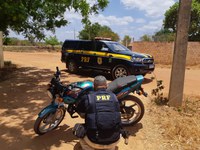 PRF recupera em Valença do Piauí uma moto roubada há 21 anos em Ribeirão Preto/SP.