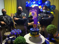 Em Teresina/PI: Garoto fã da PRF ganha festa com a presença de policiais em seu aniversário de 5 anos