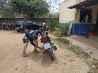 Jerumenha/PI: PRF recupera na BR 135 motocicleta roubada há dois anos