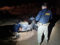 PRF recupera uma motoneta roubada na BR 135 em Bom Jesus/PI