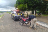 Em Alegrete do Piauí, PRF recupera motocicleta clonada que havia sido tomada de assalto
