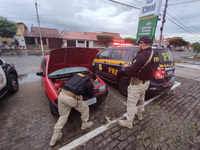 Em Parnaíba, após denúncia, PRF recupera veículo que havia sido roubado no Ceará