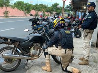 Em Teresina, PRF apreende motocicleta com elementos identificadores adulterados