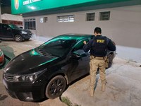 Em Teresina, PRF recupera carro roubado que transitava com placa clonada.