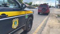 Em Parnaíba, PRF recupera veículo furtado e prende dois foragidos da justiça
