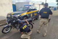 Em Oeiras, PRF prende homem com motocicleta roubada