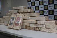 Polícia Rodoviária Federal apreende 30 tabletes de pasta base de cocaína em Seropédica/RJ