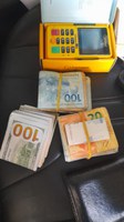 PRF apreende material de campanha e cerca de 150 mil reais em espécie, cheques e moeda estrangeira