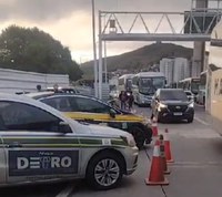 PRF faz ação conjunta com fiscais do DETRO na Ponte Rio-Niterói