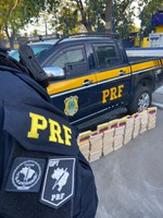 PRF apreende 102 quilos de pasta base de cocaína em Itaguaí-RJ