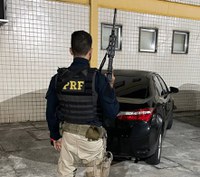 Carro roubado na Zona Oeste do Rio é apreendido na Rodovia Presidente Dutra