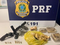 PRF apreende armas de fogo e drogas em Piraí-RJ