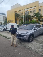 Carro roubado há mais de um ano é recuperado na Rodovia Presidente Dutra