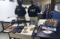 PRF apreende fuzis e granadas na Baixada Fluminense