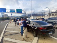 Dezenas de motoristas são flagrados 'furando fila' na Ponte Rio-Niterói