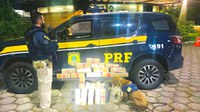 PRF apreende droga em ônibus de viagem na Dutra (BR-116)