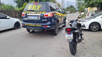 Motocicleta com sinais identificadores adulterados é recuperada em Caxias-RJ