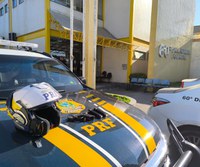 Motociclista é preso por porte ilegal de arma de fogo em Caxias