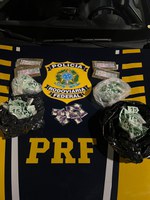 PRF intercepta veículo com maconha, cocaína e haxixe em Petrópolis