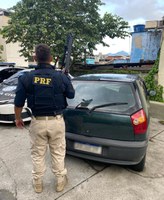 PRF recupera veículo furtado há uma semana no Rio de Janeiro