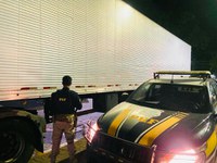 PRF intercepta caminhão com sinais de adulteração em Itatiaia