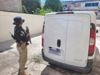 PRF recupera carro clonado na rodovia Rio-Magé
