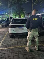 Em Belford Roxo/RJ, PRF recuperou um automóvel "clone" roubado na Zona Sul do Rio