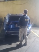 PRF recupera carro adulterado com placas clonadas em Nova Iguaçu