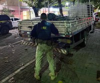 Caminhão roubado é recuperado na Baixada Fluminense