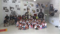 Crianças de escolas municipais participam de ações educativas na Superintendência da PRF/RJ